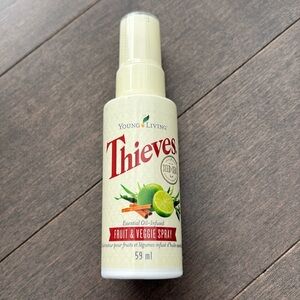 YOUNG LIVING Thieves Fruit & Veggie Spray, Essential Oil Infused Eco-Friendly